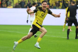 Borussia Dortmund inca o data invinge Augsburg pentru a reduce diferenta fata de rivalitele din Bundelisga