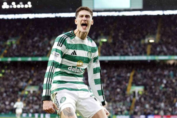 Celtic se intorce pentru a invinge Motherwell si a mentine presiunea asupra Hearts in Premiership