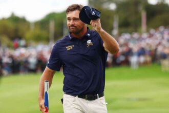 Emotional DeChambeau castiga titlul LIV Golf Africa de Sud dupa play off impotriva Rahm