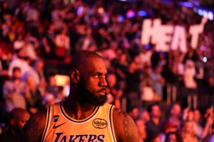 LeBron James egalizeaza recordul lui Robert Parish pentru cele mai multe meciuri din sezonul regulat jucate in NBA