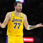 Luka Doncic discuta despre foul tehnic imi trebuie sa ma apar pe mine