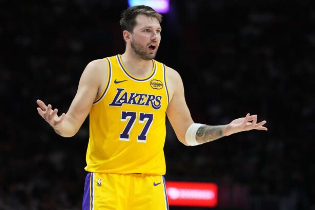 Luka Doncic discuta despre foul tehnic imi trebuie sa ma apar pe mine