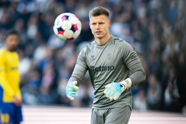 Pauza porterului Brondby austriac sparge emotii cu uscatoria controversata inainte de meciul AGF