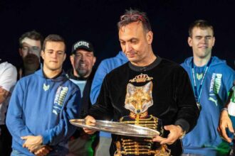 vulpi berlin descopera trofeul de campionat bundesliga furat in propria lonza