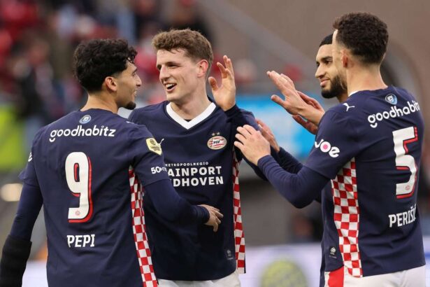 Campionii PSV inving Sparta pentru a incepe o luna de competitie