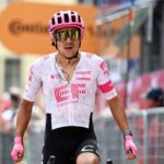 Carapaz sa renunte la giro d italia si sa se concentreze pe tour de france pe masura ce recuperarea continua