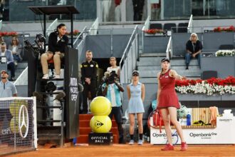 Elena Rybakina pierde increderea in sistemul de apeluri dupa controvers in victorie impotriva Zheng Qinwen