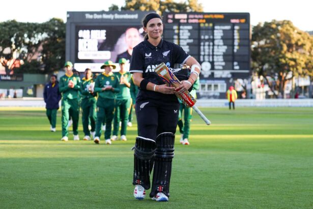 Kerr neinvins 179 conduce Noua Zeelanda la un record de victorie ODI impotriva Africii de Sud