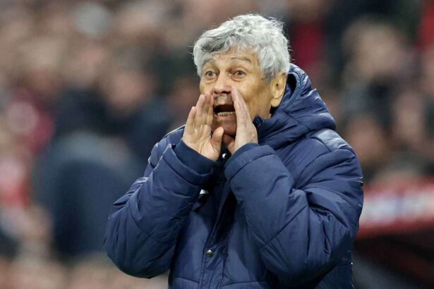 Mircea Lucescu demisioneaza ca antrenor al Romaniei in urmare pierderea barajului pentru Cupa Mondiala