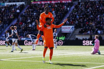 Rangers marcheaza sase impotriva Falkirk pentru a se aproape de un punct de conducatori Hearts