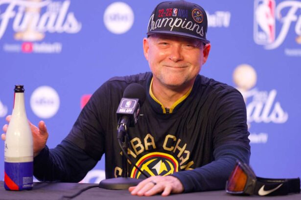 UNC sa angajeze fostul antrenor al Denver Nuggets Michael Malone