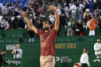 Valentin Vacherot fericit sa invinga Lorenzo Musetti in Monte Carlo