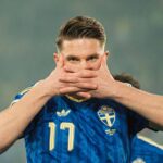 atacantul arsenal suedez marcheaza celebrul golghet eru n mask celebration