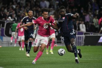 10 Man Toulouse Hold On for Victory as Lyon Fall Out of Champions League Spots