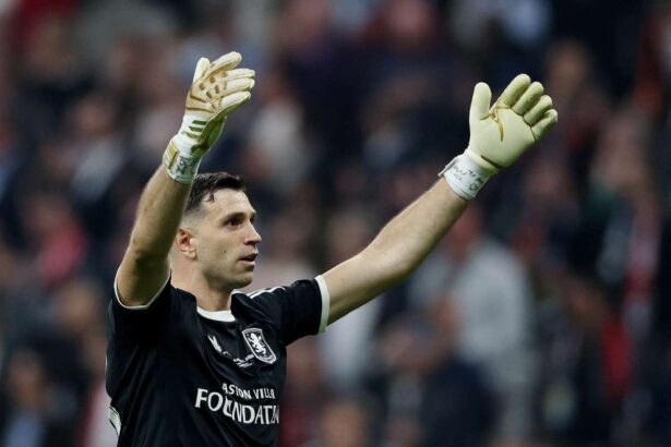 Acest raider Aston Villa a jucat in finala Ligii Europa cu un deget fracturat
