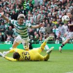 Celtic Marcheaza Dramatic Dublu Pentru a Invinge Hearts si a Asigura Extinderea Recordului Titlului Premiership Scotian