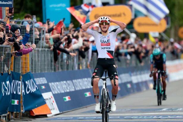 Eulalio de la Bahrain Victorious preia condusul in Giro in timp ce Arrieta castiga etapa cinci afectata de ploaie