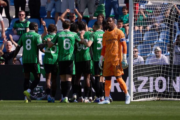 Golul Berardi ajuta Sassuolo in stupenda echipa de 10 jucatori a AC Milan si urcare in topul Serie A