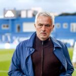 Jose Mourinho semneaza un contract de trei ani pentru a deveni antrenorul echipei Real Madrid