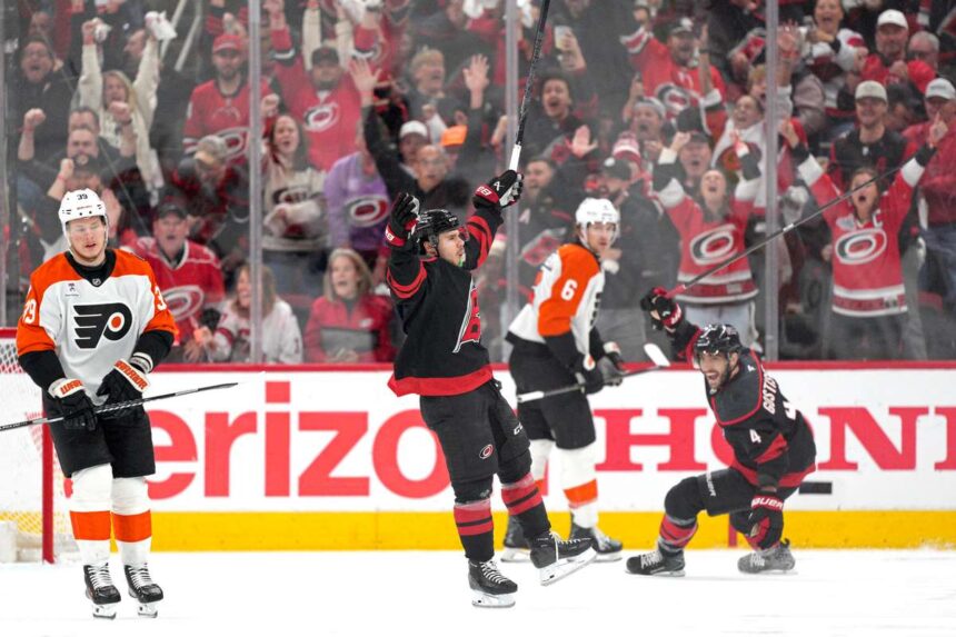 Logan Stankoven Face Istoria NHL Pe Masura Ce Hurricanes Castiga Meciul 1 Impotriva Flyers