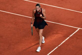 Open ul Francez Sabalenka inca o data peste brusca din prima set pentru a infrange Jacquemot