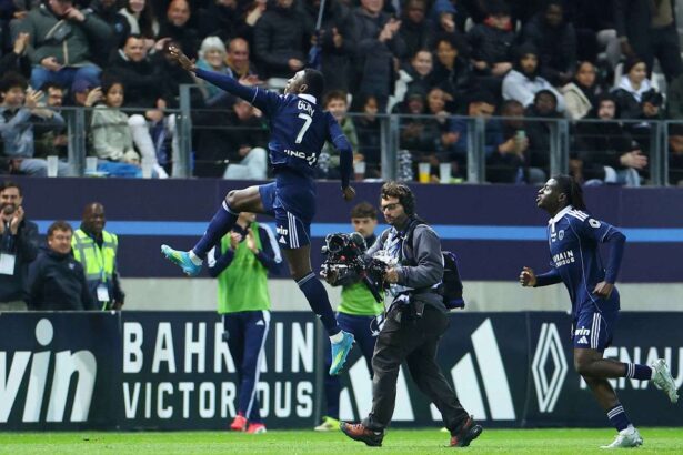 Paris FC Obtine O Victorie Uimitoare In Ultimele Momente Asupra Rivalilor De La PSG Pentru A Incheia Sezonul Pe O Nota Inalta