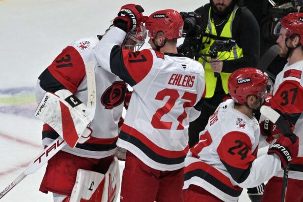 Uraganele opresc canadienii pe drumul catru finalele cupei stanley