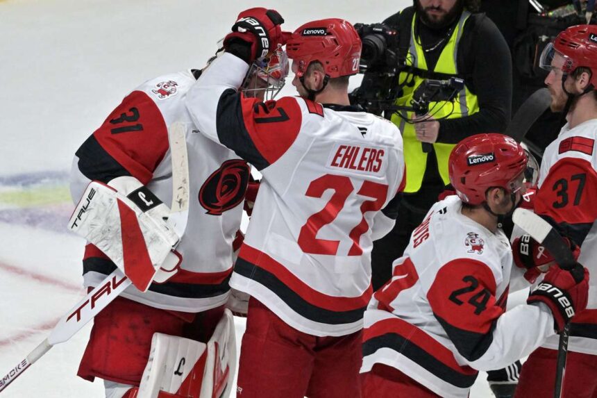 Uraganele opresc canadienii pe drumul catru finalele cupei stanley