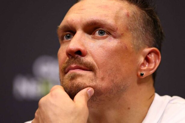 Usyk Cantareste in la Greutatea Sa Maxima pentru Lupta Verhoeven la Piramidele din Egipt