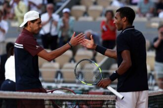 Auger Aliassime avanseaza la sferturile de finala de la Roland Garros cu victorie in doua seturi impotriva lui Tabilo
