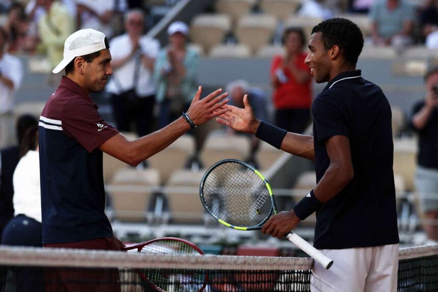 Auger Aliassime avanseaza la sferturile de finala de la Roland Garros cu victorie in doua seturi impotriva lui Tabilo