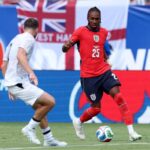 Djed Spence din Anglia va purta masca protectoare in timpul Campionatului Mondial dupa fractura de maxilar