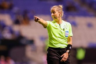 Istoria a fost facuta pe masura ce Bafana Bafana a aflat despre echipa de arbitri pentru meciul cu Cehia