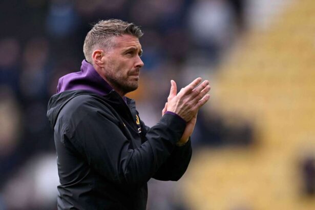 Lupii raportat resping managerul Rob Edwards cu Cesar Peixoto pregatindu se sa l inlocuiasca