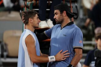 Matteo ArnaldiAvanseazaLaSemifinaleleOpenuluiFrancescInTimpCeColegulItalianBerrettiniSeRetiraDinCauzaInjury