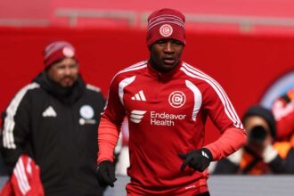 Mbekezeli Mbokazi va juca pe aceeasi echipa cu Lionel Messi