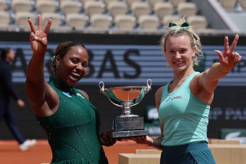 Siniakova si Townsend retrag titlul de dublu feminin de la Openul Francez