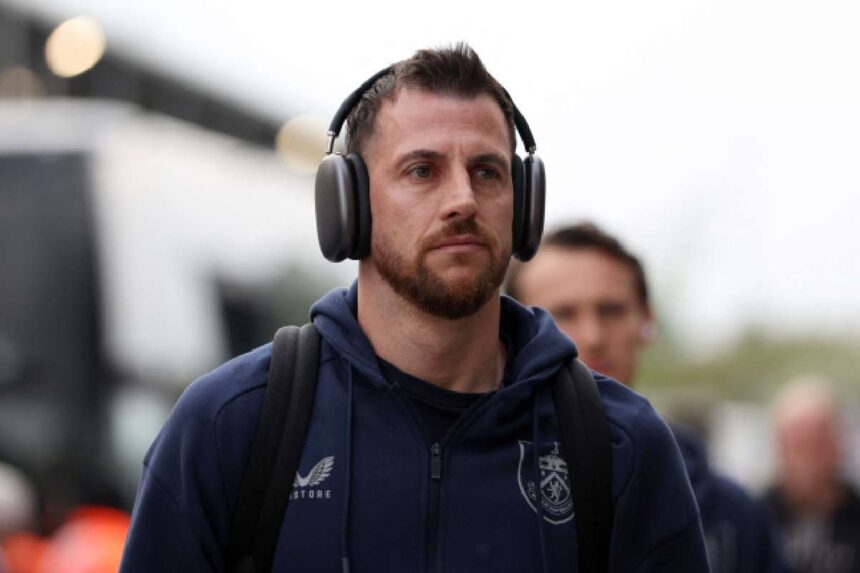 SpursAnuntaSemnareaLuiMartinDubravkaContinuandInceputulAgitatAlFereastreiDeTransferuri