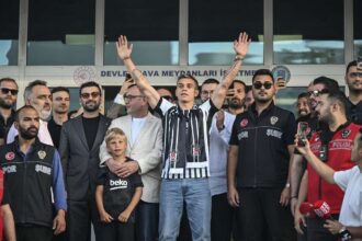 Besiktas Confirma Semnarea Jucatorului de La Arsenal Leandro Trossard pe Un Contract de Trei Ani
