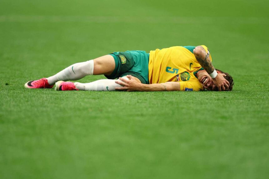 Bosul Feyenoord va miss trei luni dupa o leziune la genunchi cu socceroos la Cupa Mondiala