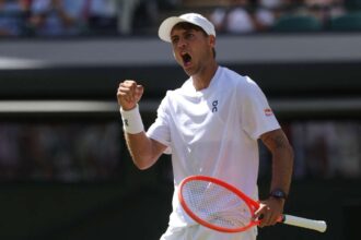 Cobolli avanseaza la sferturile de finala de la Wimbledon pentru al doilea an consecutiv dupa ce l a invins pe De Minaur