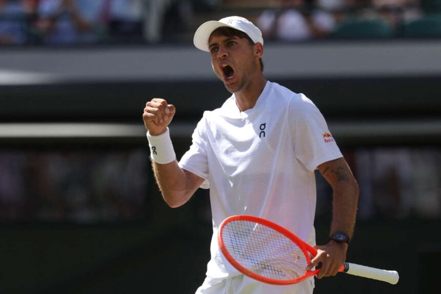 Cobolli avanseaza la sferturile de finala de la Wimbledon pentru al doilea an consecutiv dupa ce l a invins pe De Minaur