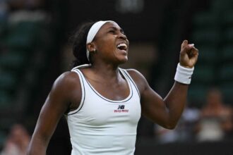 Coco Gauff face o retur pentru a invinge Belinda Bencic si a ajunge in sferturile de finala de la Wimbledon