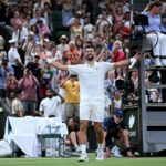 Djokovic inca o victorie intr un epic de cinci ore la Wimbledon pentru a se califica in semifinala contra lui Sinner