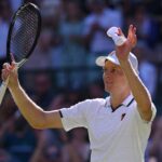 Jannik Sinner redescoper forma pentru a defeata confortabil pe Jenson Brooksby i a avansa la runda patru de Wimbledon