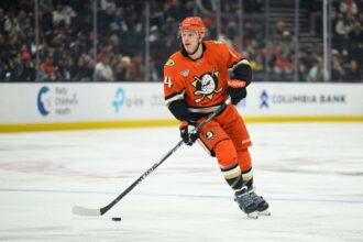 John Carlson Semneaza 17 Milioane Afacere Cu Tampa Bay Lightning