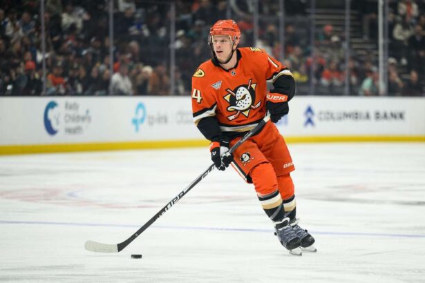 John Carlson Semneaza 17 Milioane Afacere Cu Tampa Bay Lightning