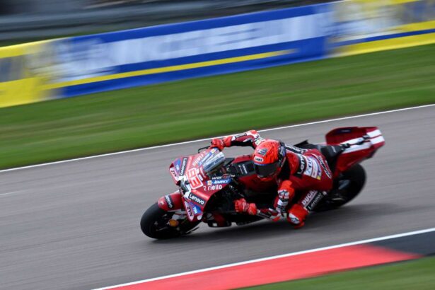 Marc Marquez mentine dominatia la Sachsenring cu o victorie usoara in sprint