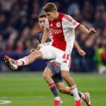 Newcastle anunta semnarea mijlocasului olandez sean steur de la ajax