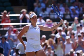 Noskova invinge pe Mertens in seturi directe pentru a ajunge la semifinalele Wimbledon